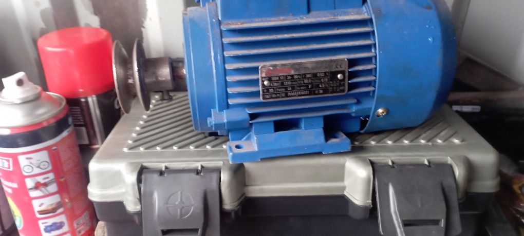 Електро двигун 220v