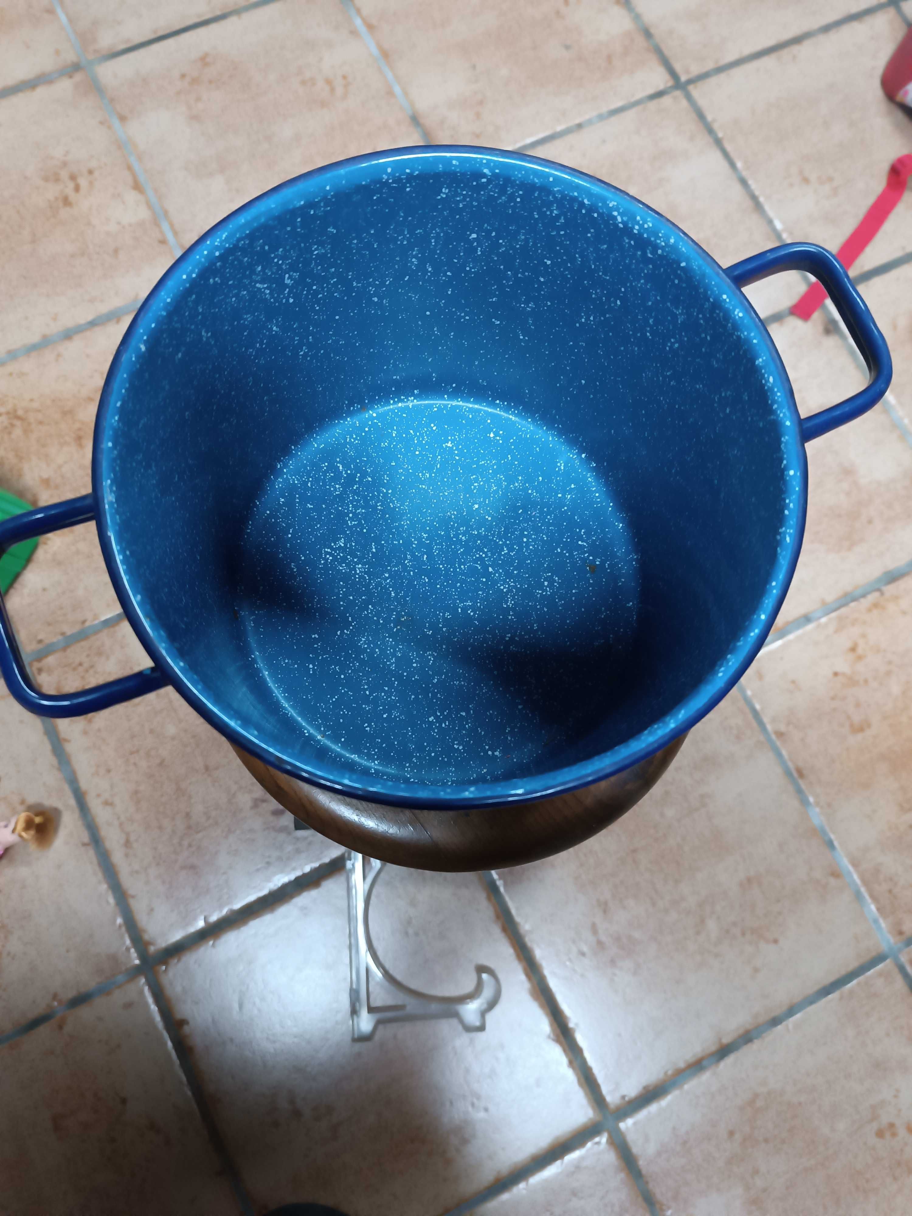 Panela em esmalte antiga