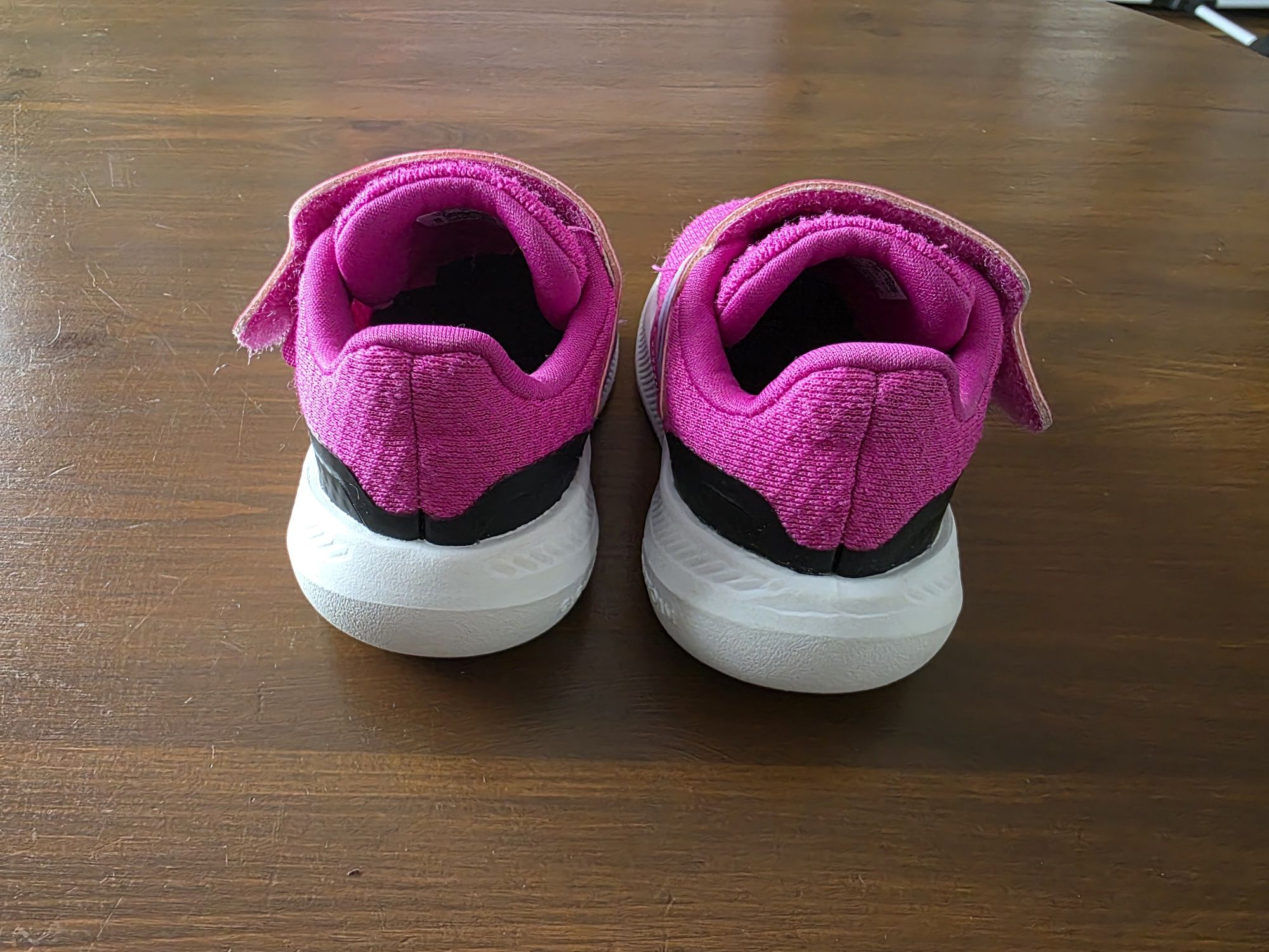 Adidasy dla dziewczynki r.18 wkładką 12cm