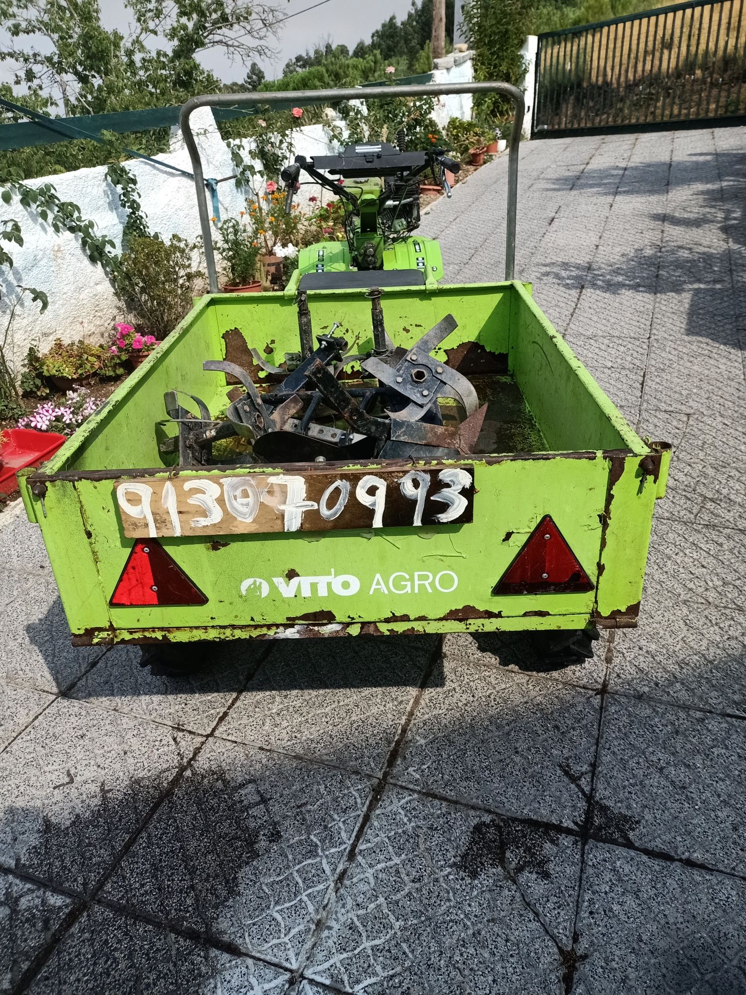 Motocultivador completo com atrelado frezes e arado