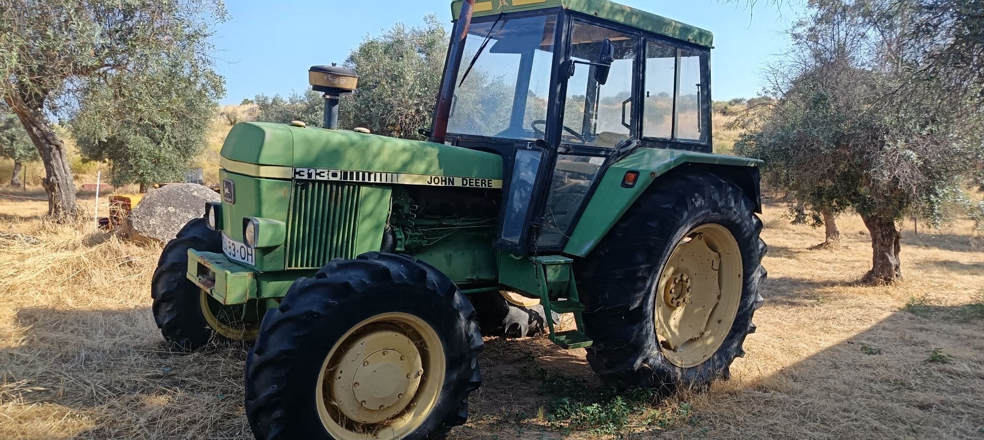 Trator John Deere com Alfaias Agrícolas