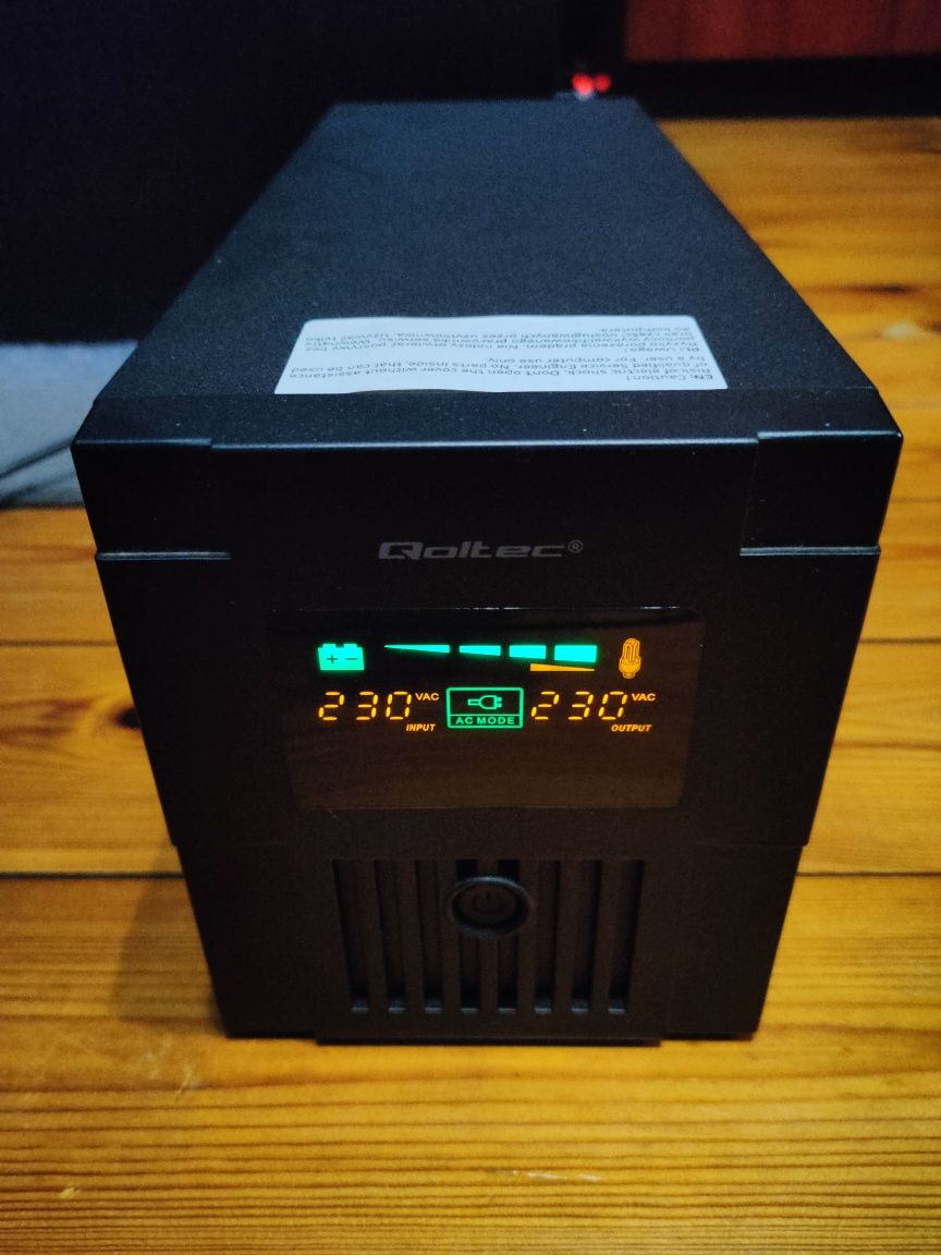Qoltec Monolith (1000VA/600W, 2xFR, USB, AVR, LCD)