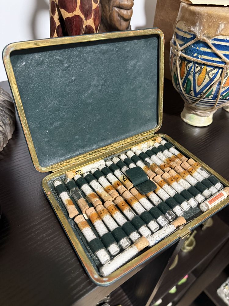 Caixa médico/farmácia antiga