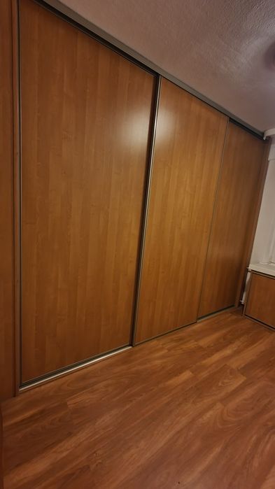 Szafa przesuwna trzydrzwiowa