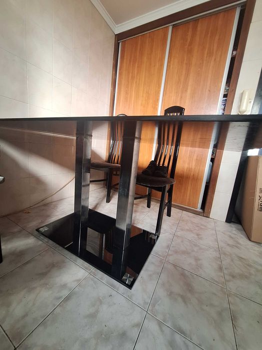 Mesa de jantar de vidro