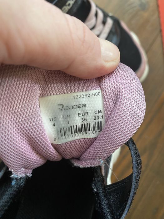 Кросівки на дівчинку