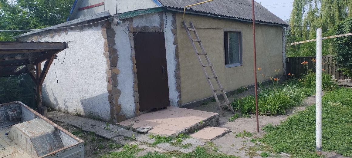 Продется дом з усіма удобствами
