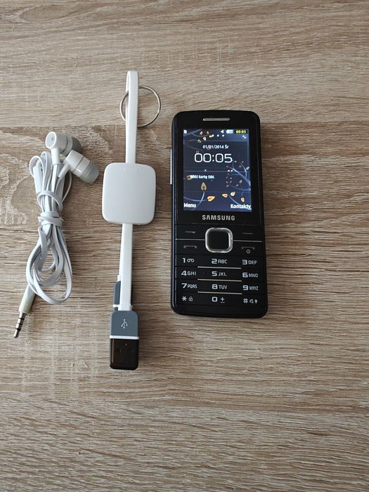 Telefon Samsung GT S5611 2 baterie