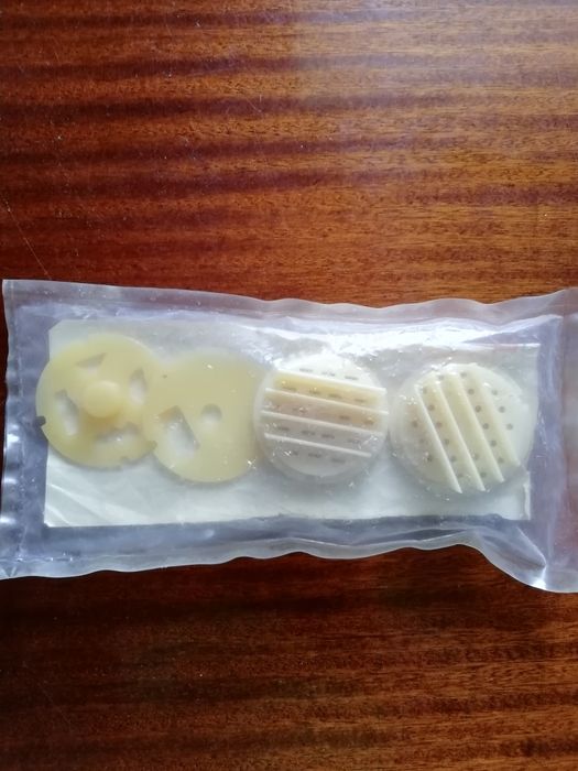 Высечки для печенья, ручной миксер, подставка , вешалка для чашек.