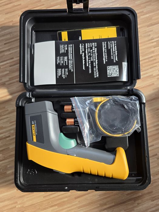 Fluke 561 Pirometr z termometrem i wskaźnikiem laserowym -