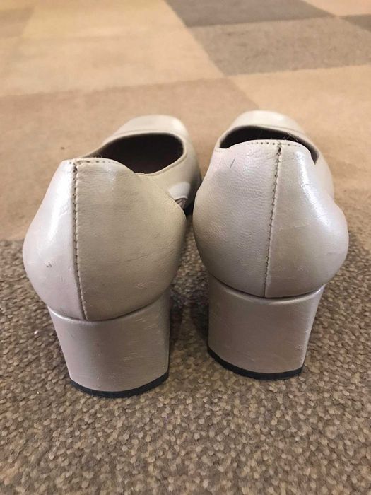 Sapatos clássicos creme