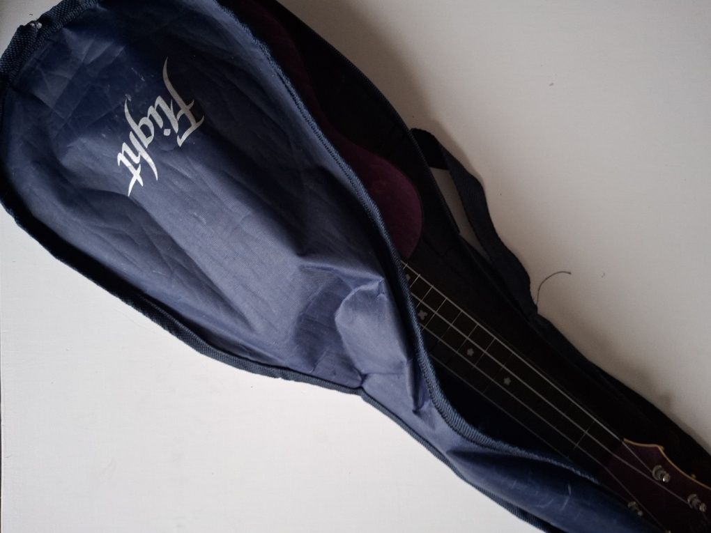Ukulele Flight w kolorze śliwkowym, jak nowe