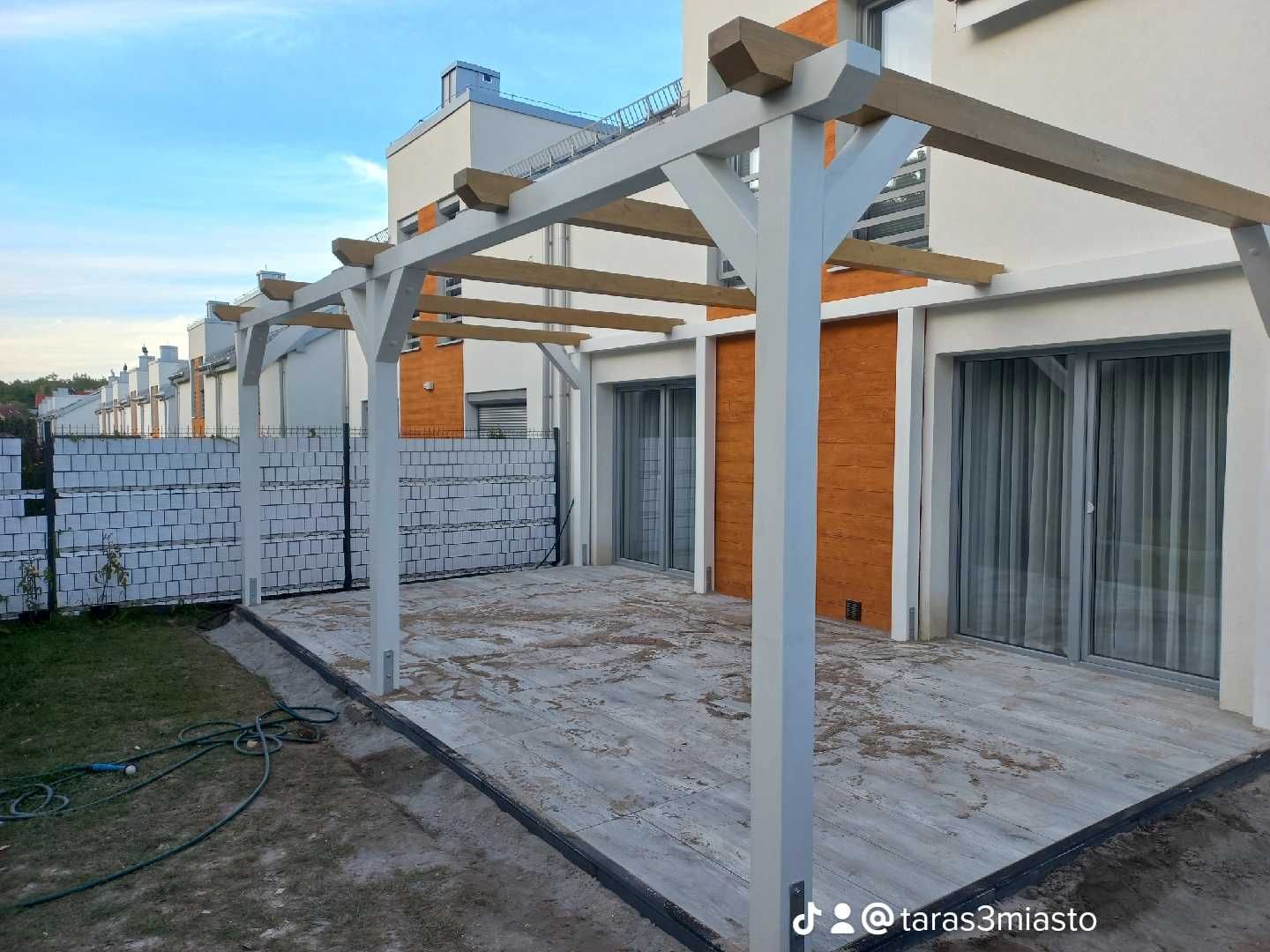 Budowa Tarasów Drewnianych , Domki  Drewniane  , Altan pergoli   .