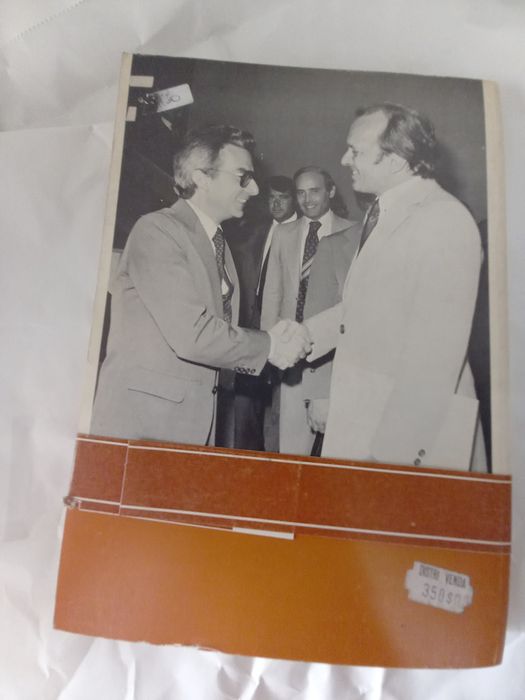 Livro sobre Pinto Balsemão com muitas fotos