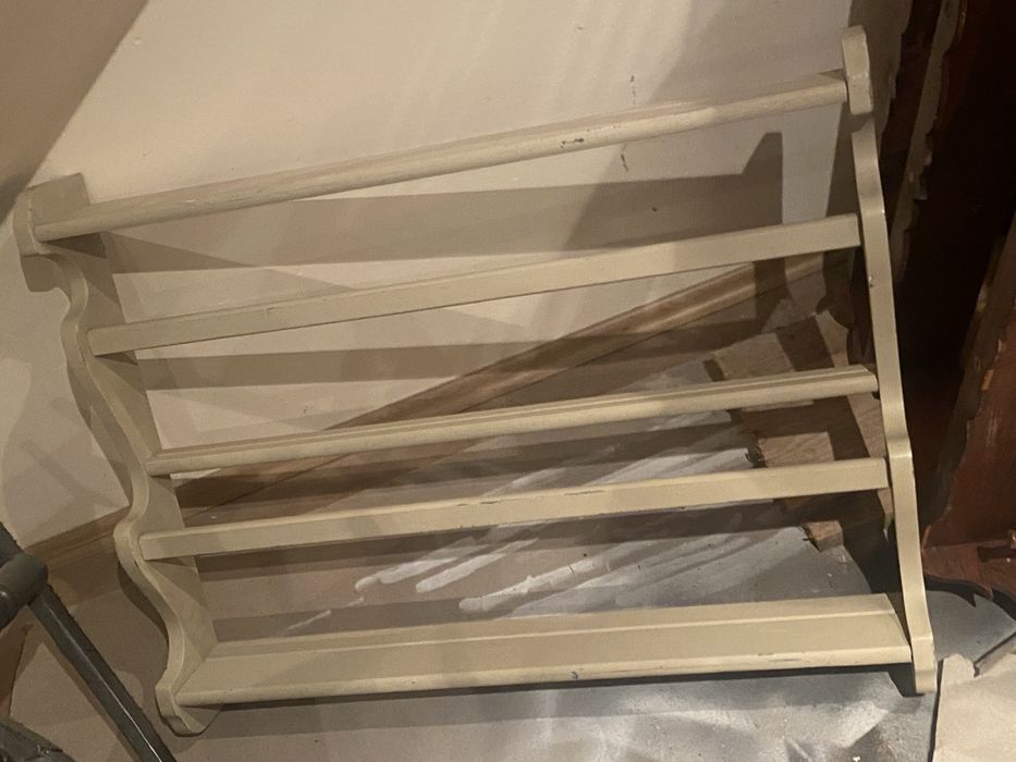 Duża skandynawska półka kuchenna na talerze