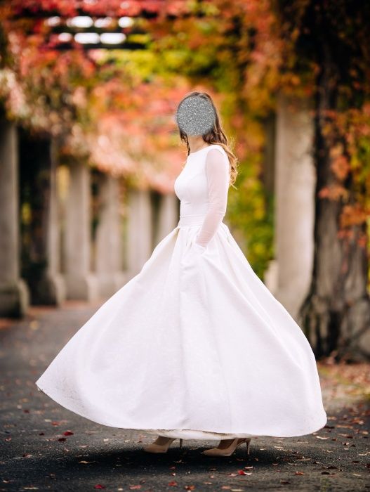 Elegancka, klasyczna suknia ślubna z kieszeniami. 34/36