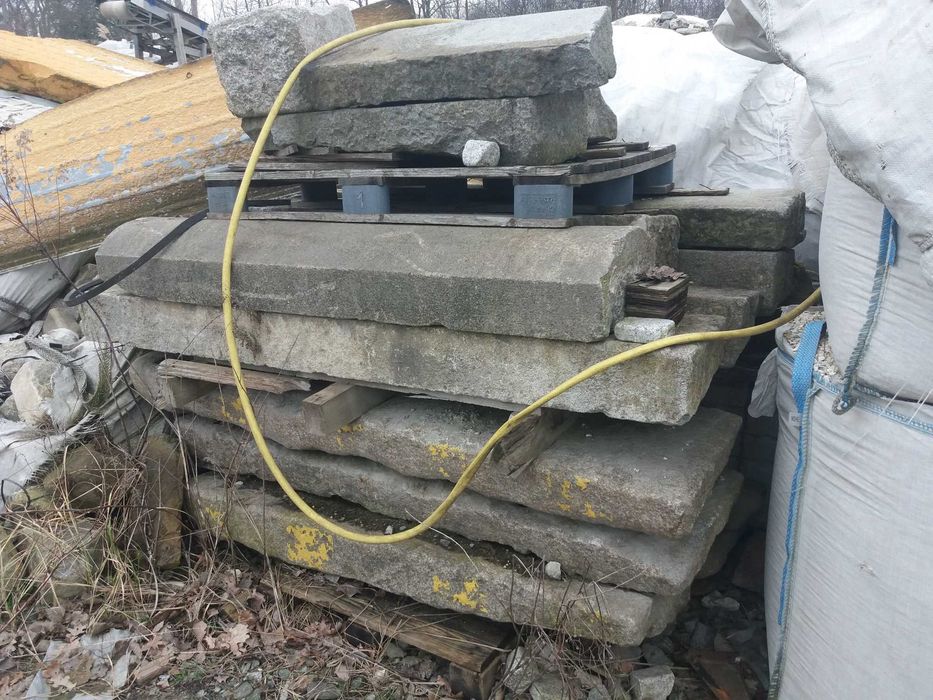 Stare schody granitowe kamienne ,płyty granitowe starobruk Stare Lampy