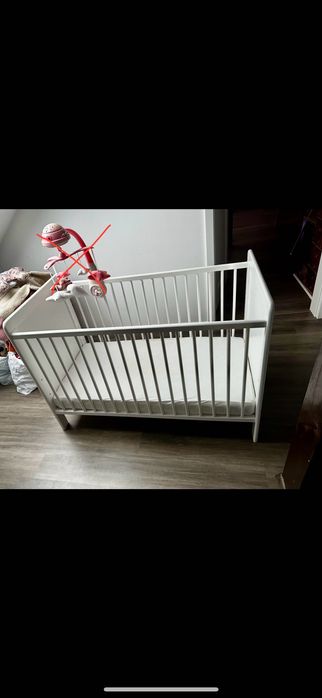 Łóżeczko niemowlęce plus przewijak