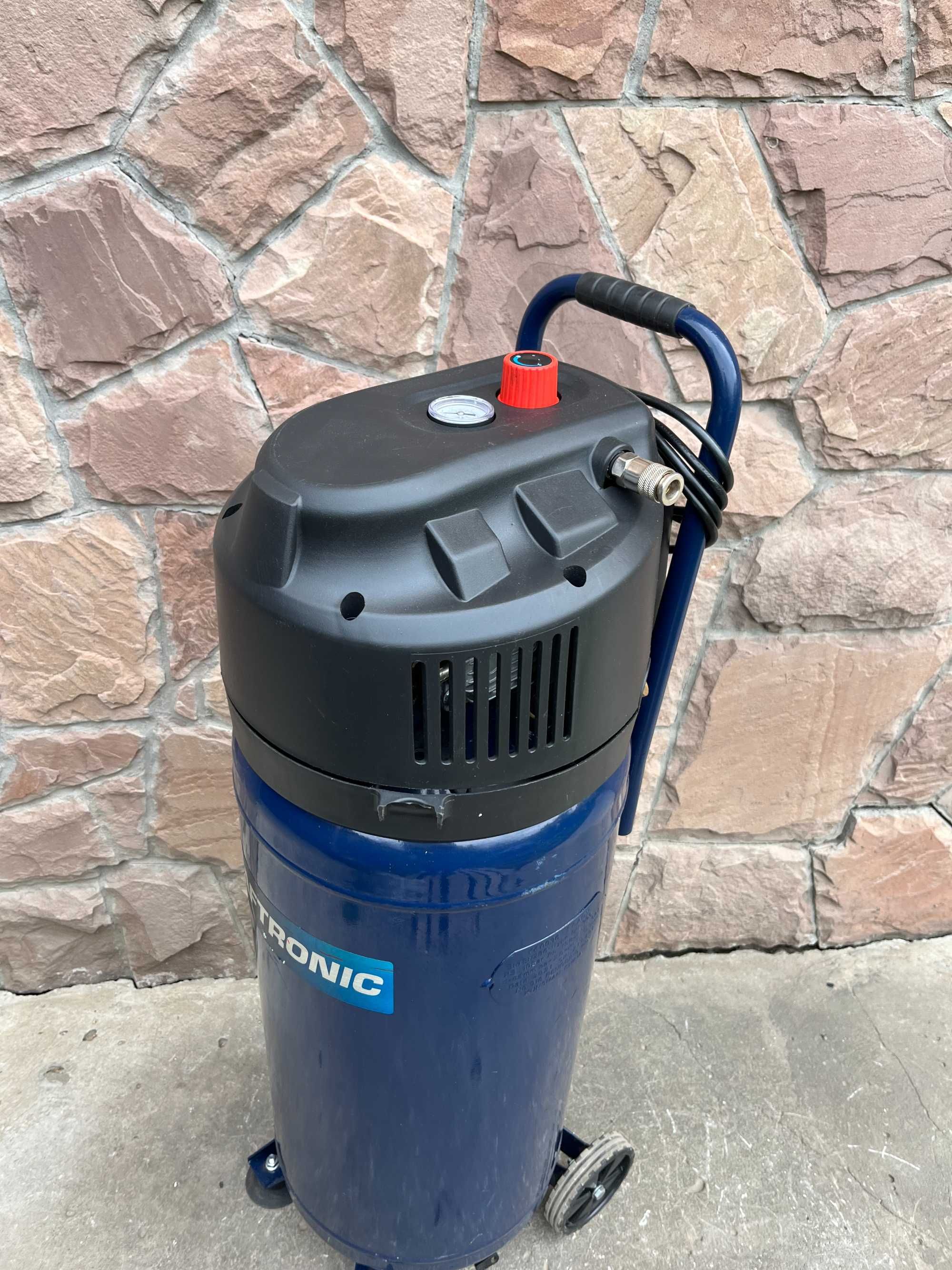 Безмасляний компресор Kraftronic KT-KP 50 OF 50 л 10 бар бу