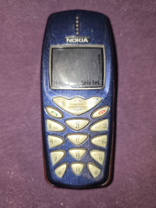 Sprzedam pierwszy kolorowy  telefon nokia  3510i z ładowarką