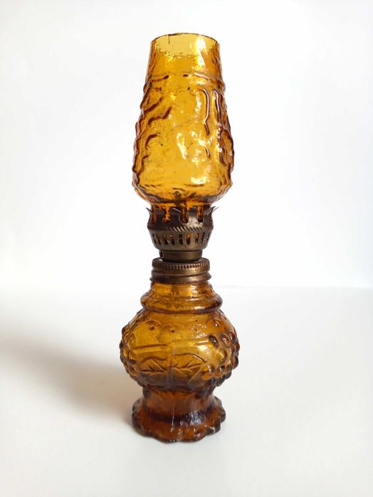 Lampka oliwna bursztynowa. Vintage