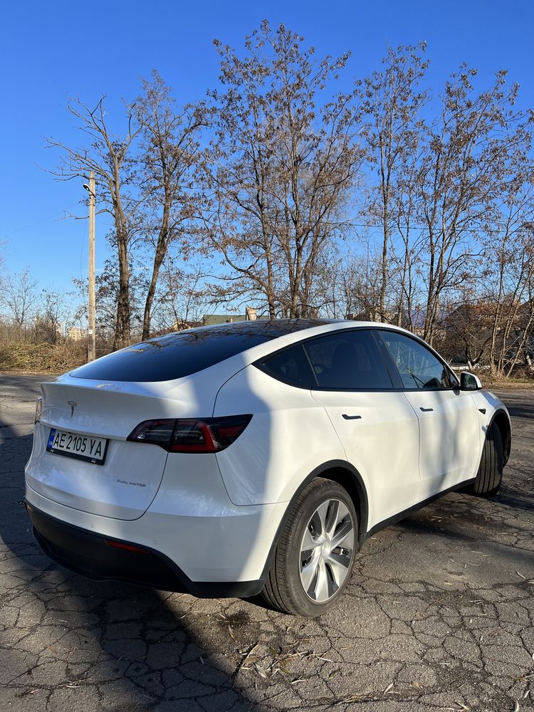 Tesla model y 2021 dual motor