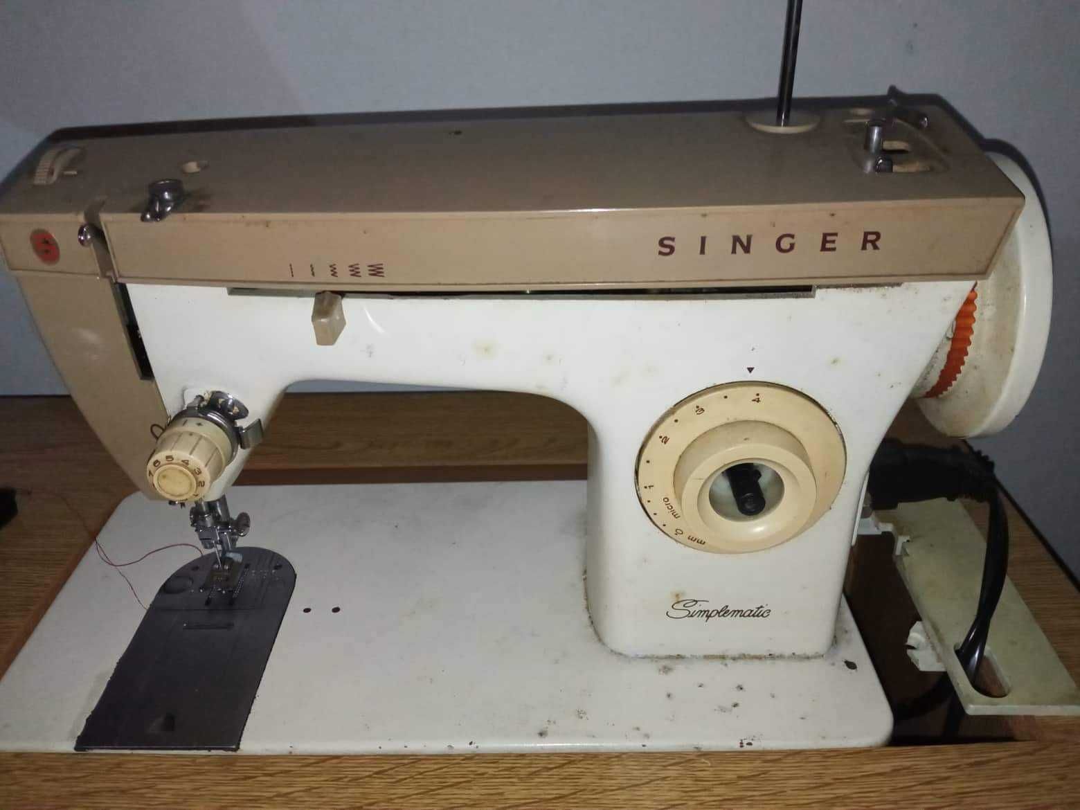 Máquina Singer vintage.