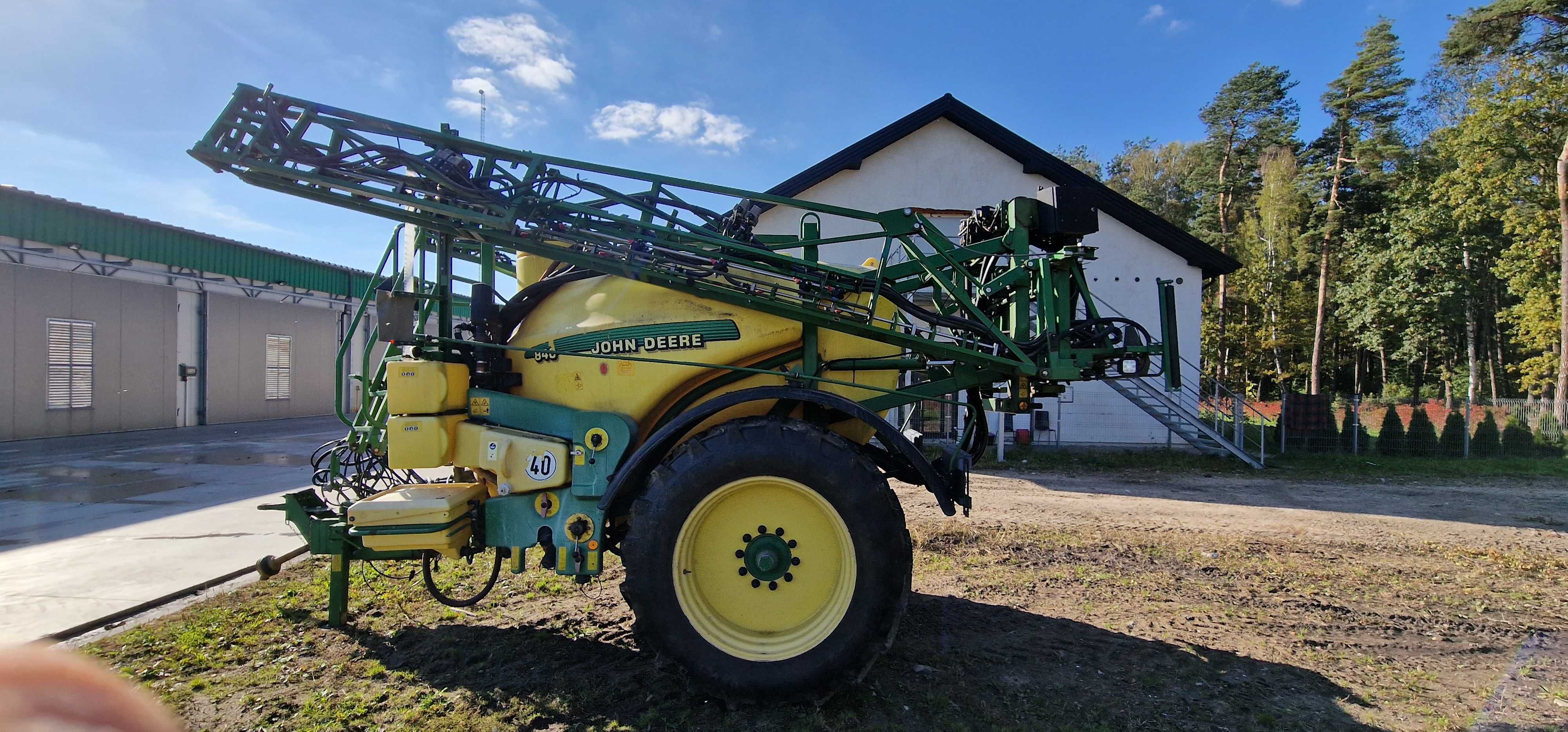 opryskiwacz JOHN DEERE 840, 4000l