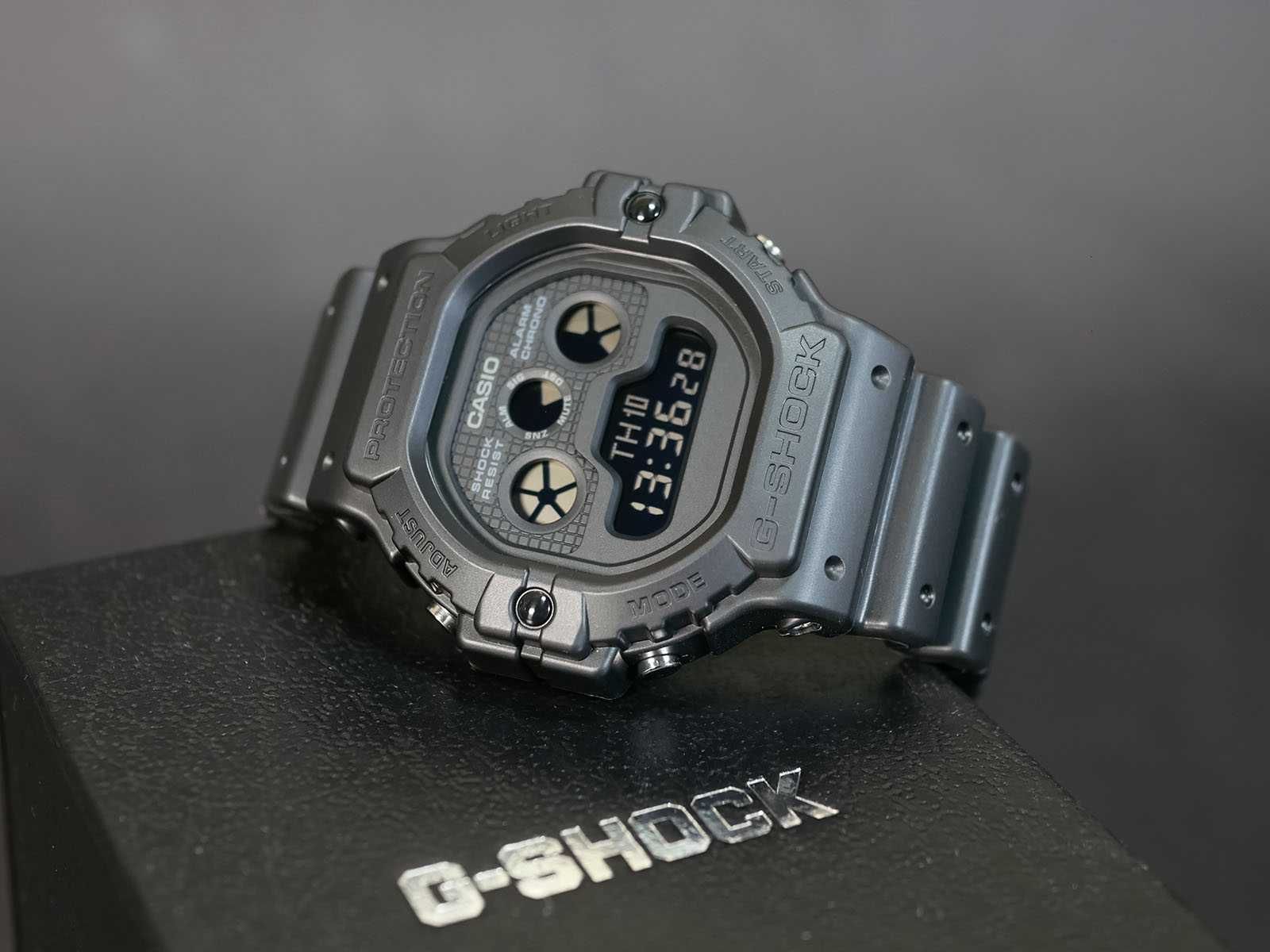Часы Casio DW-5900BB-1 classic digital