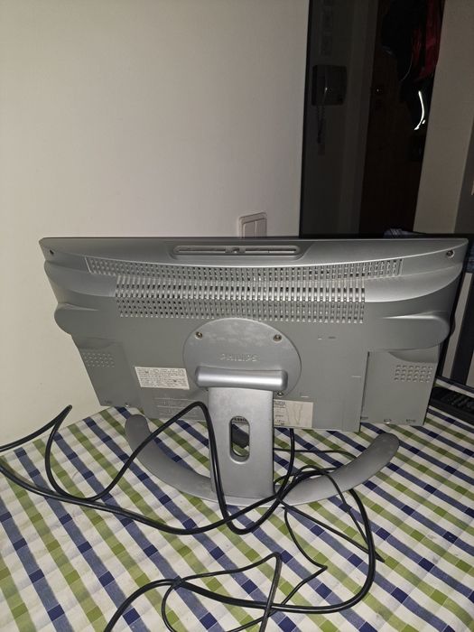 Tv Lcd da Philips modelo-17PF9945/121 mais oferta de um dvd da pioneer