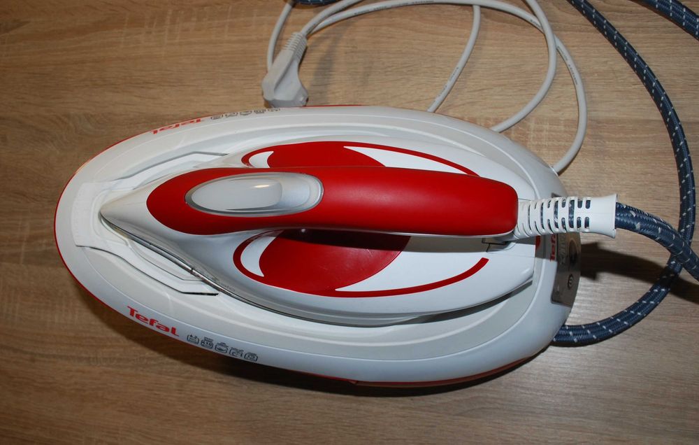 Праска з парогенератором TEFAL EXPRESS ANTI-CALC SV8030E0