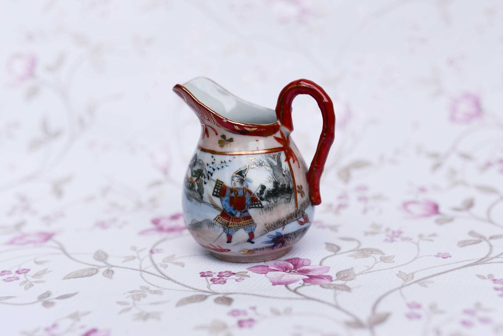 Miniaturowy Dzbanuszek Mlecznik  Porcelanowy, Japoński