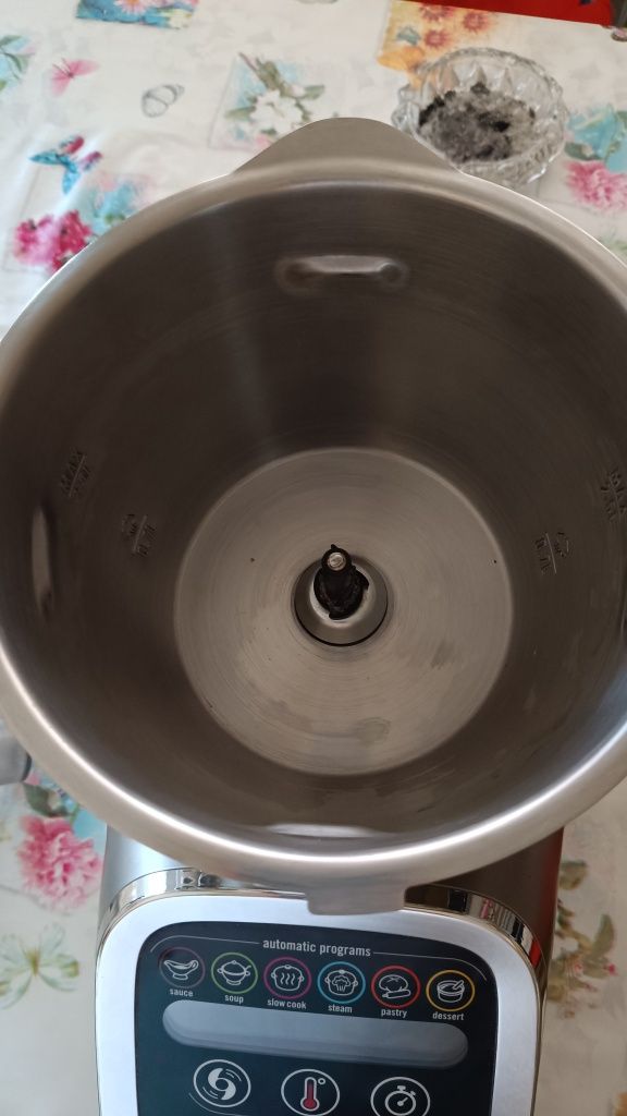 Robô de cozinha para refeições