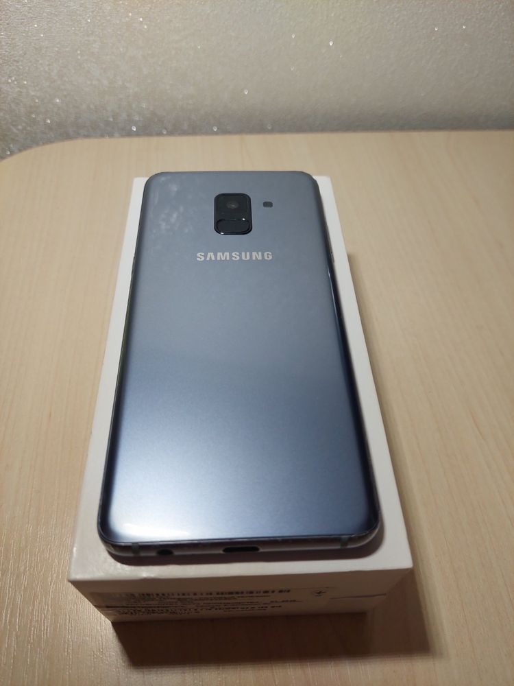 Samsung A8 телефон мобильный