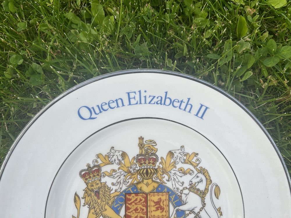 Królowa Elżbieta II Pride of Britain Srebrny jubileuszowy talerz bdb
