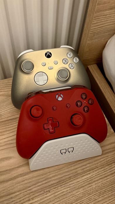 Xbox series X + stacja ładująca + gry. 2 Pady