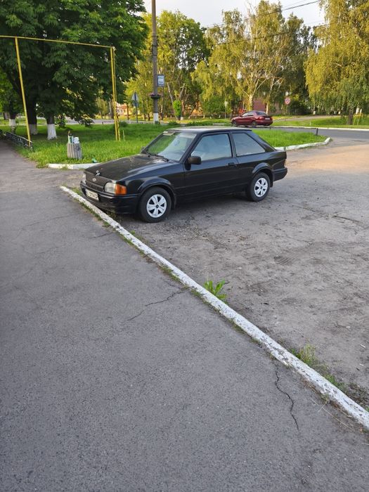Автомобіль Форд ескорт 1.4рік 1988