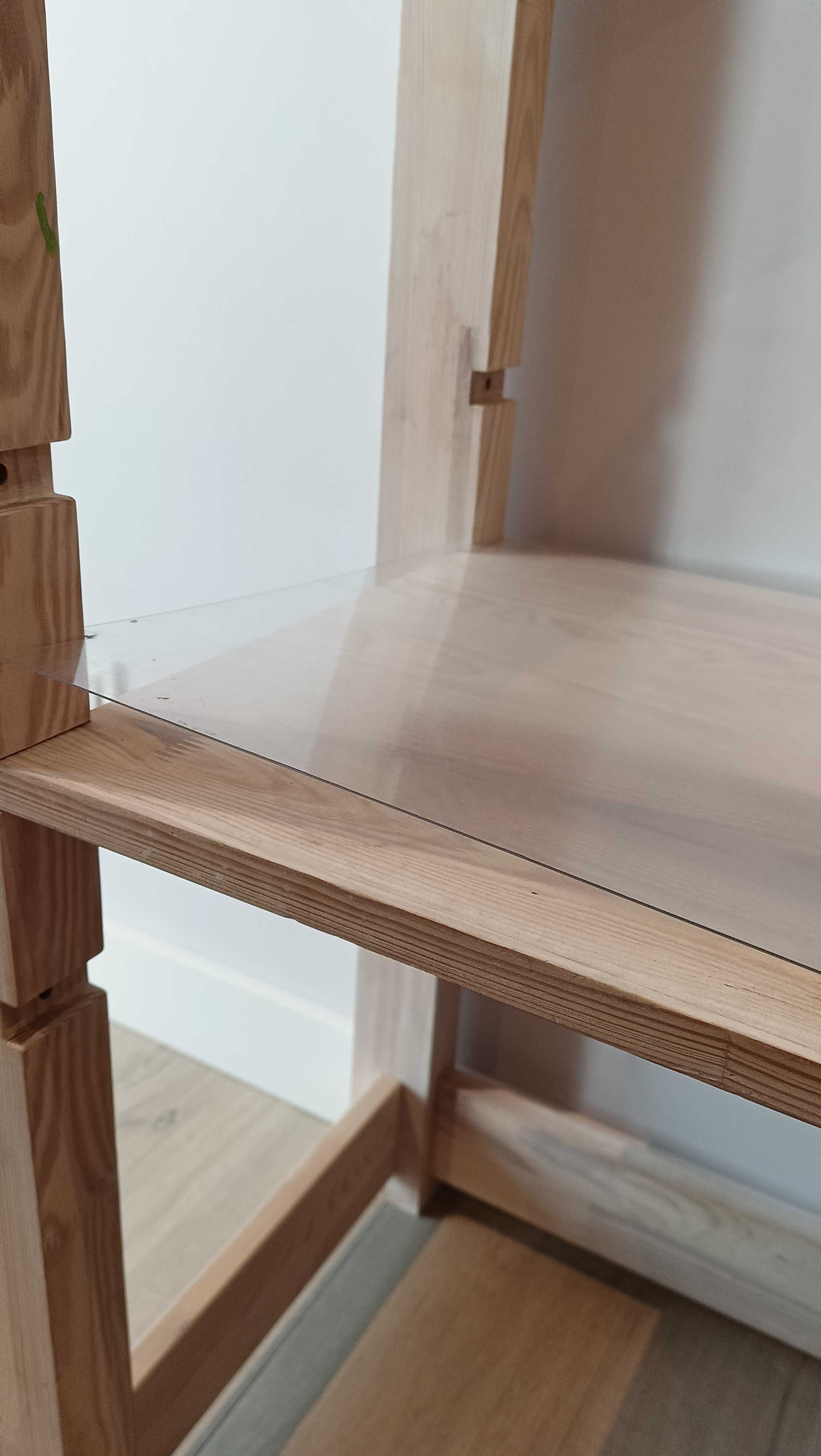 Drewniane skandynawskie biurko dla dziecka