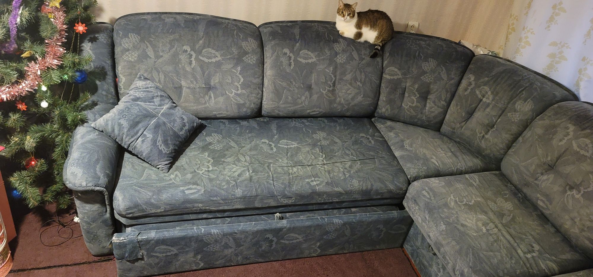 Продам диван 3.5М После чистки.