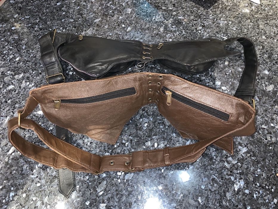 Bolsa de cintura em pele