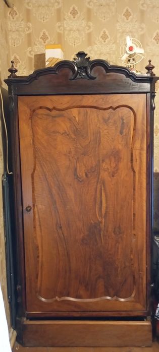 Продам антиквариатный шкаф 19 века