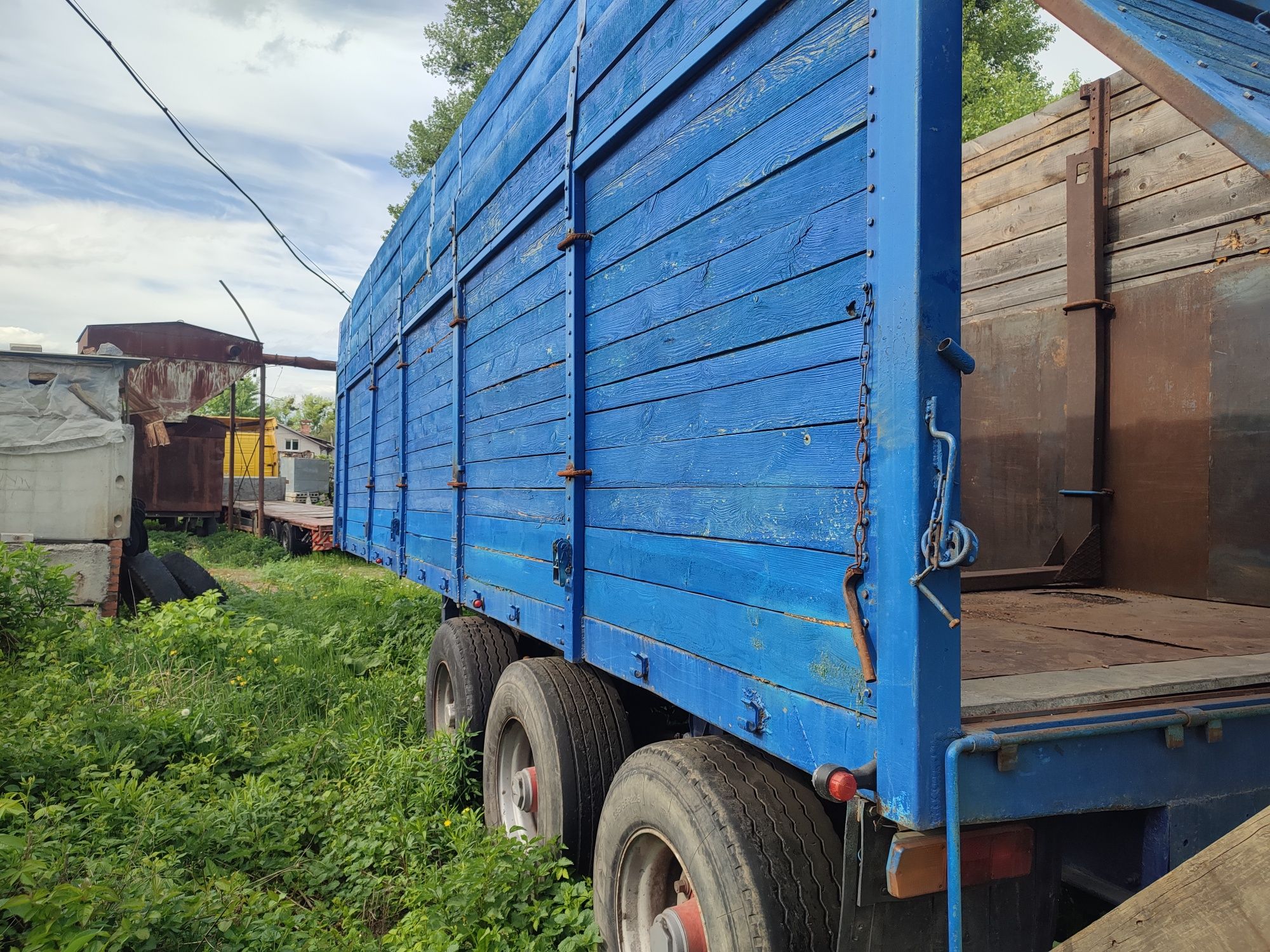 Напівпричіп металовоз.