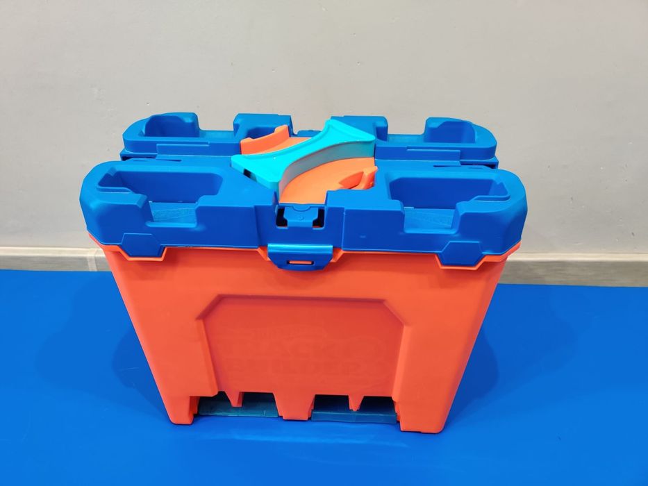Hot Wheels box track builder