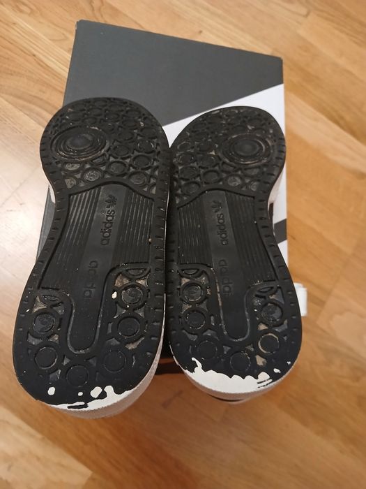 Кросівки фірми adidas