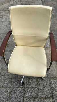 Krzesło obrotowe - jasna skóra firmy PROFIL