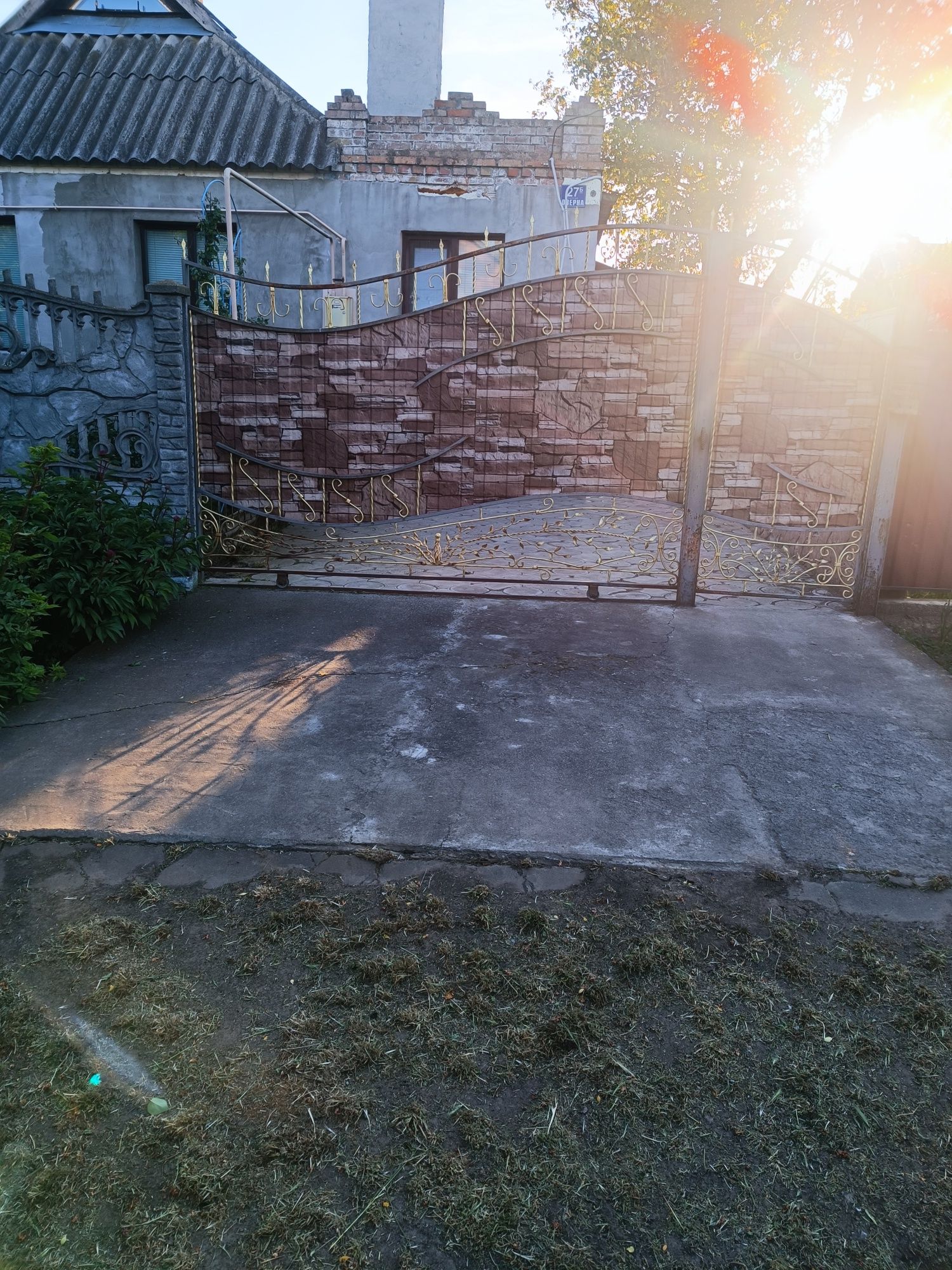 Дом в Марганце , пос. Новоселовка.
