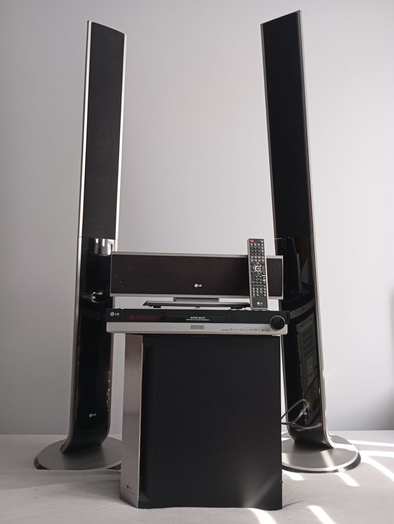 Zestaw kina domowego z nagrywarką HDD/DVD (LG)