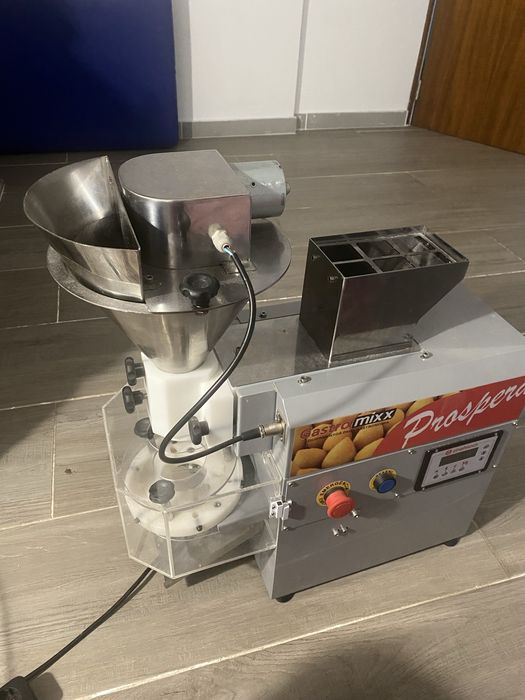 Máquina de Salgados e Doces – Gastromixx – 5.000/h – 2.400€