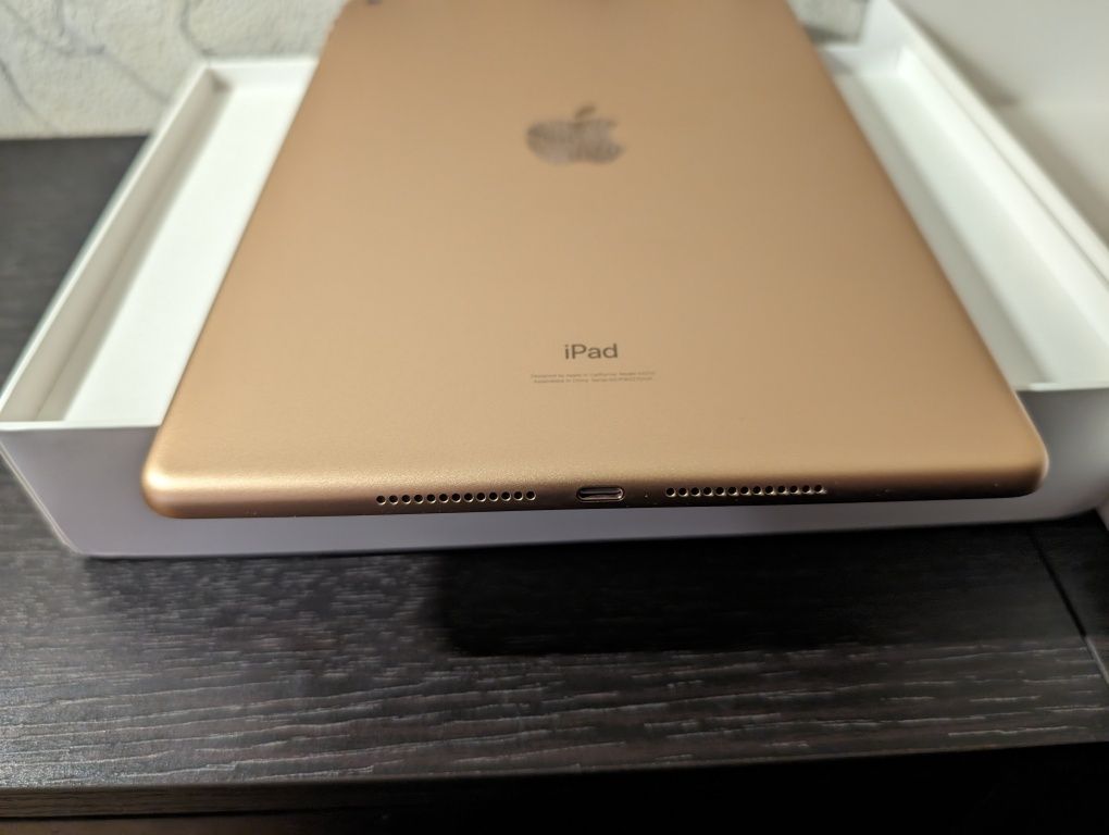 Планшет Apple iPad 8th generation Wi-Fi 32GB Gold