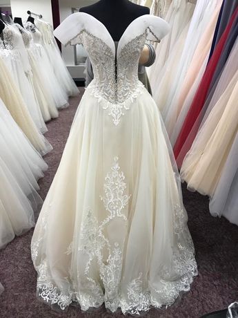 Весільна сукня бренду Maxima